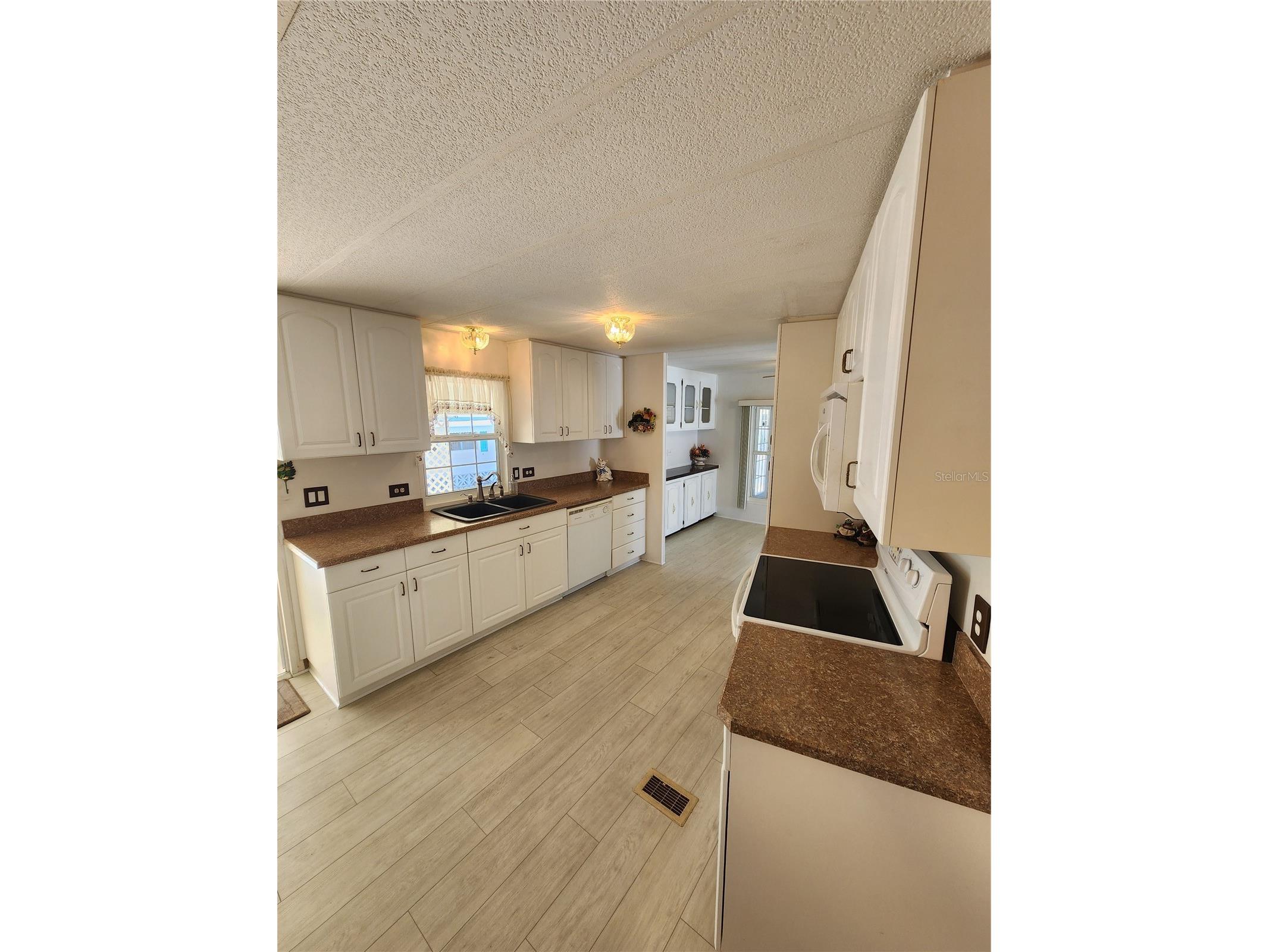 808 53rd Avenue E #9 Bradenton FL 34203 A4681130 image4