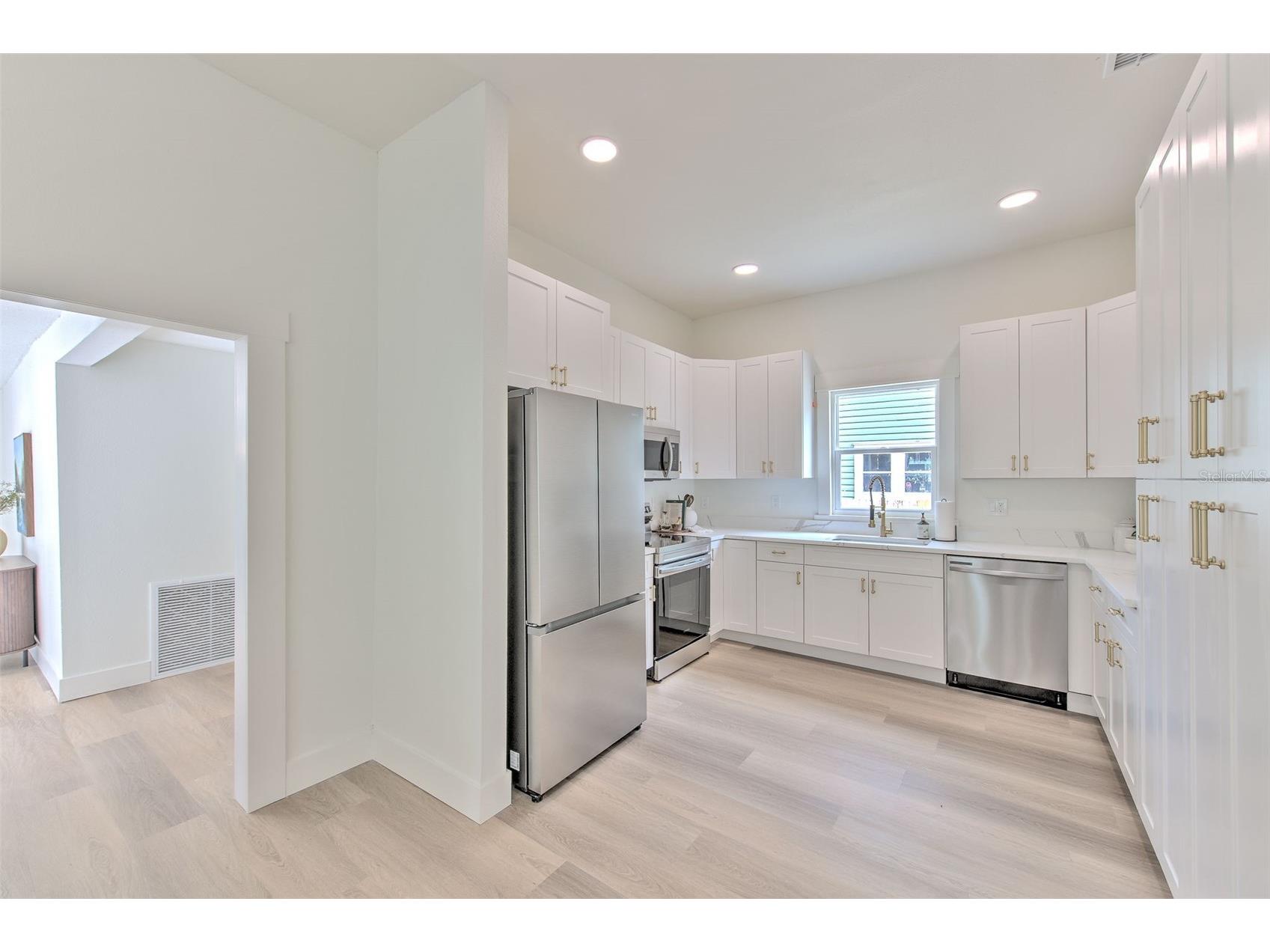 808 7th Street N Saint Petersburg FL 33701 TB8513112 image13