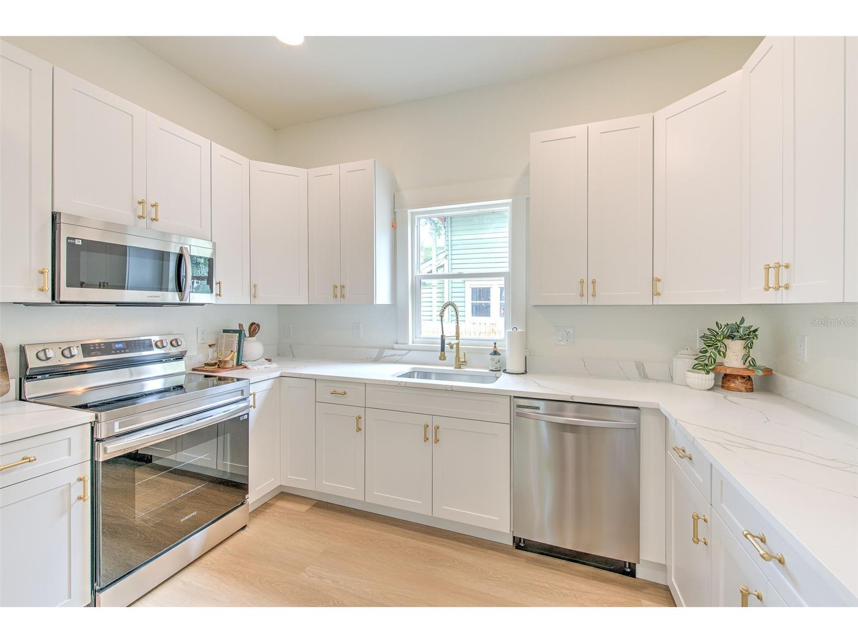 808 7th Street N Saint Petersburg FL 33701 TB8513112 image14