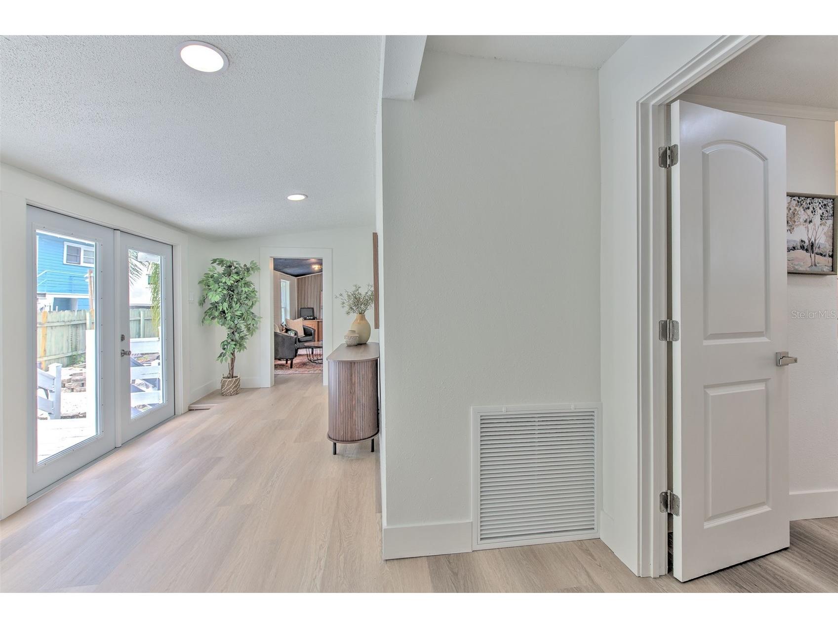 808 7th Street N Saint Petersburg FL 33701 TB8513112 image16