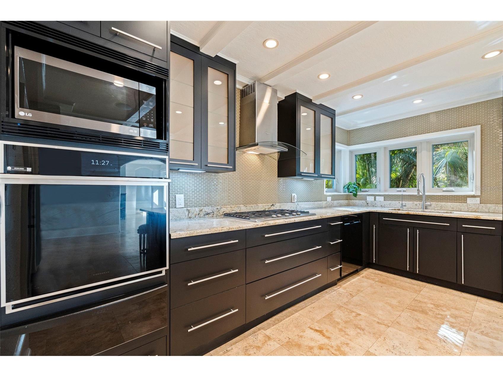 808 Brightwaters Boulevard NE Saint Petersburg FL 33704 TB8452744 image14