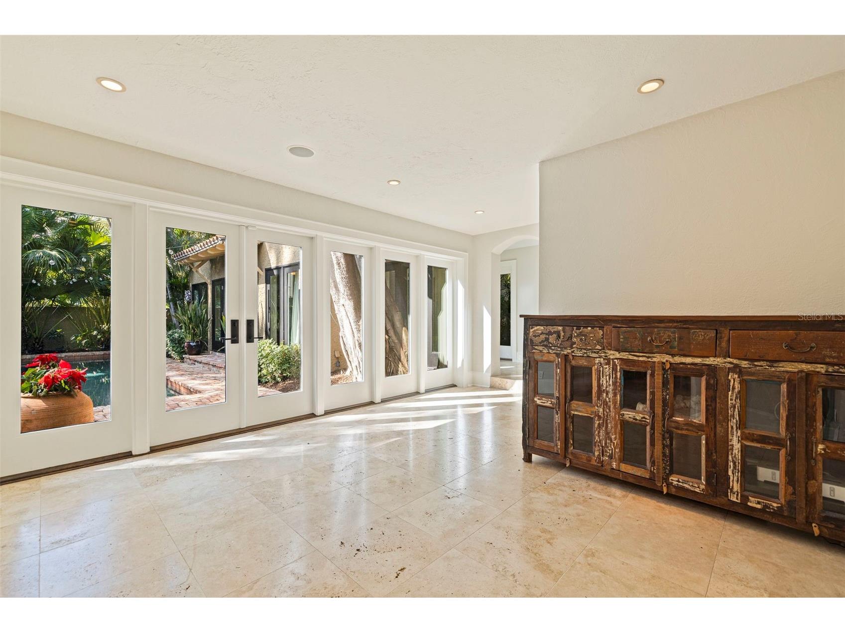 808 Brightwaters Boulevard NE Saint Petersburg FL 33704 TB8452744 image17