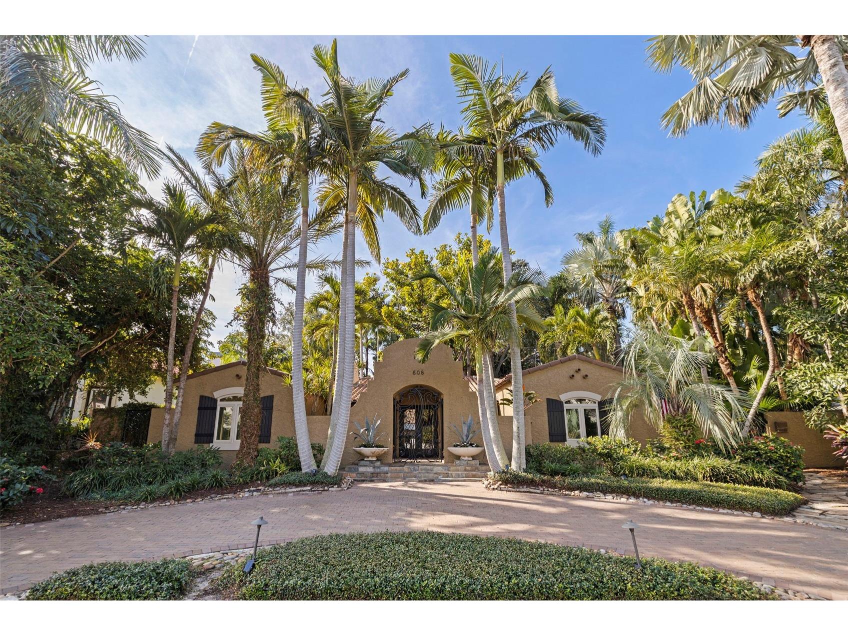 808 Brightwaters Boulevard NE Saint Petersburg FL 33704 TB8452744 image2