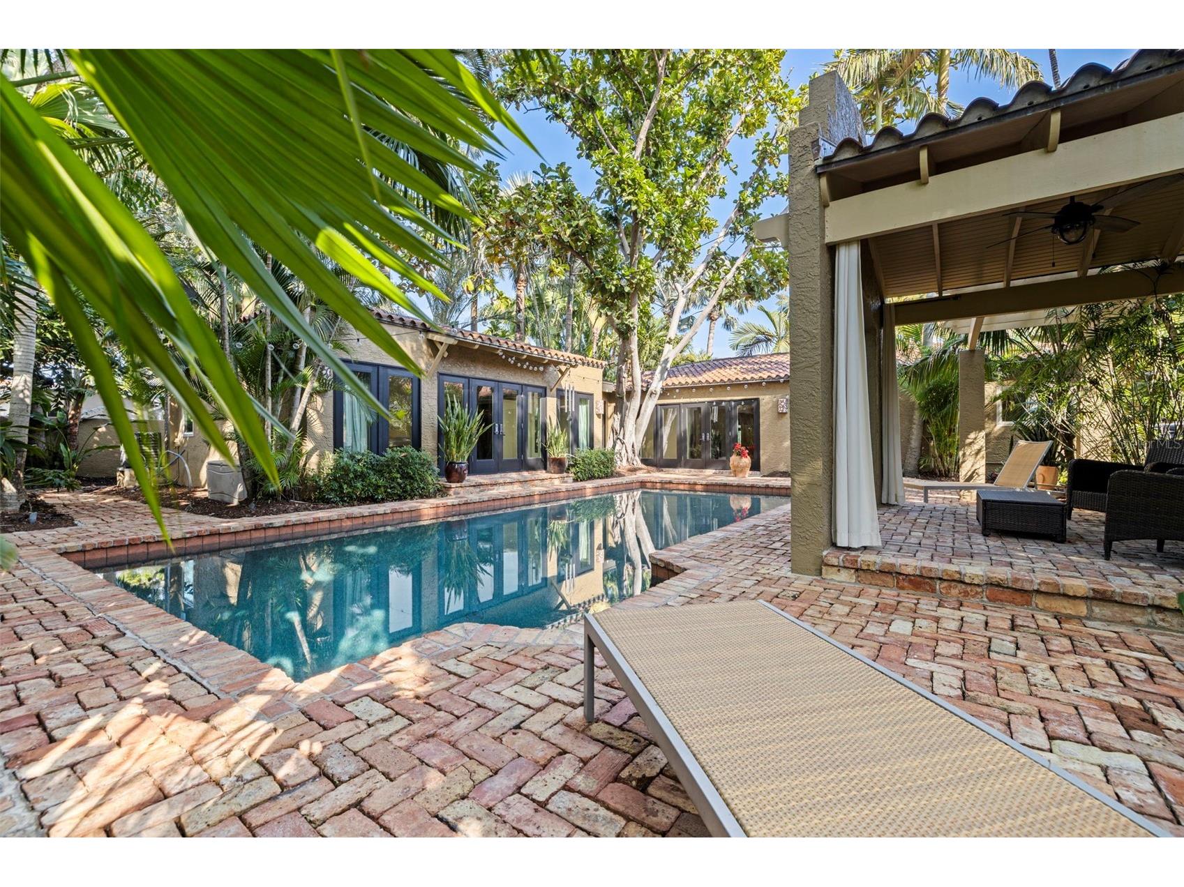 808 Brightwaters Boulevard NE Saint Petersburg FL 33704 TB8452744 image24