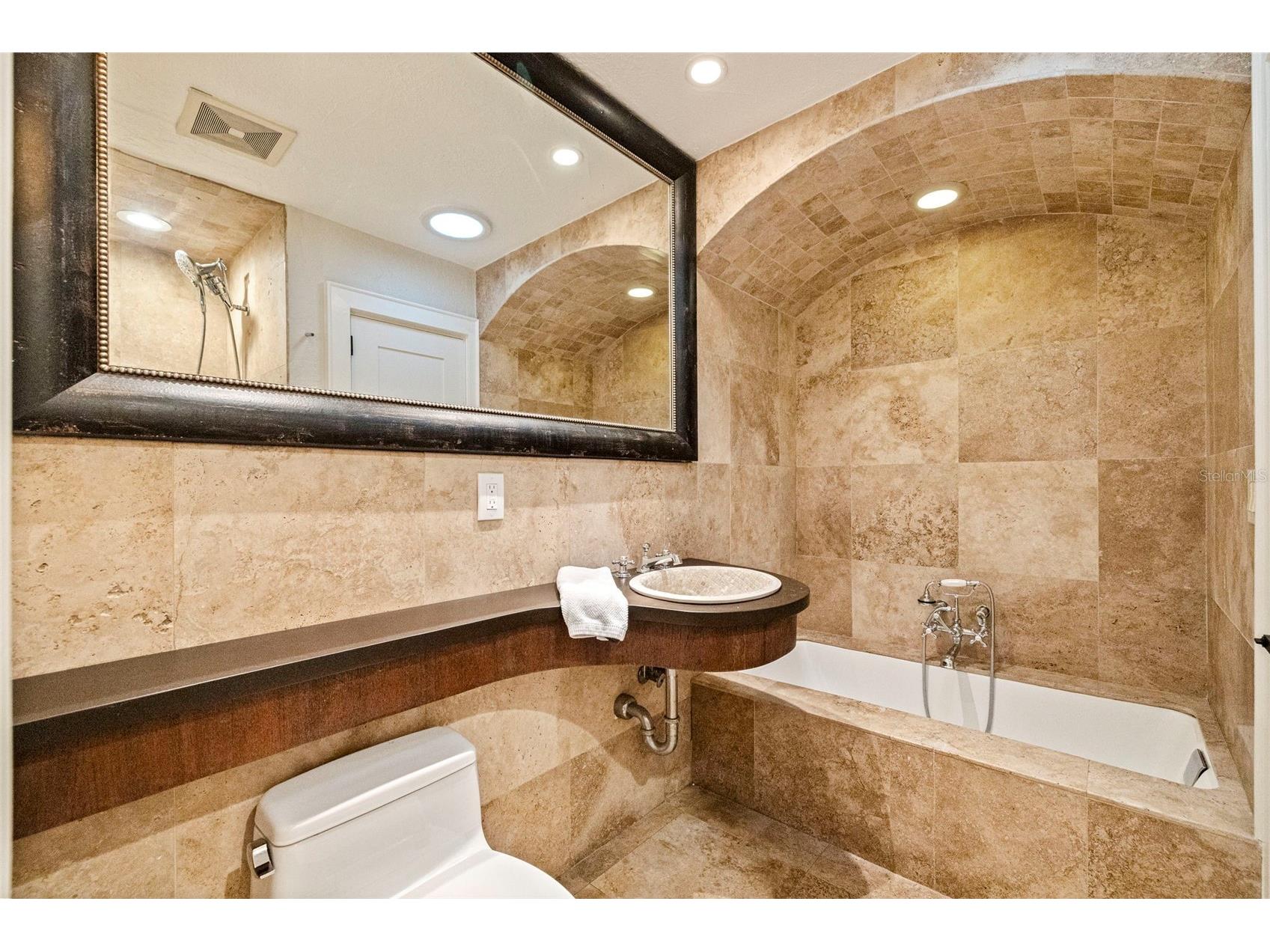 808 Brightwaters Boulevard NE Saint Petersburg FL 33704 TB8452744 image28