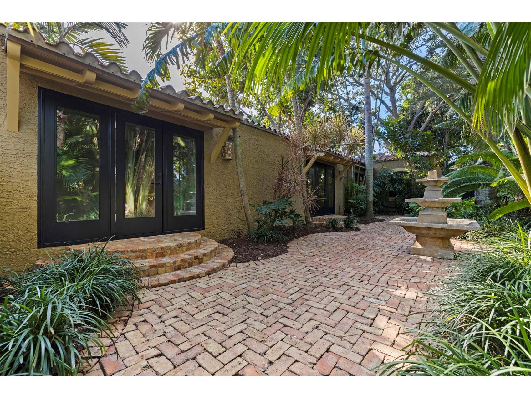 808 Brightwaters Boulevard NE Saint Petersburg FL 33704 TB8452744 image31