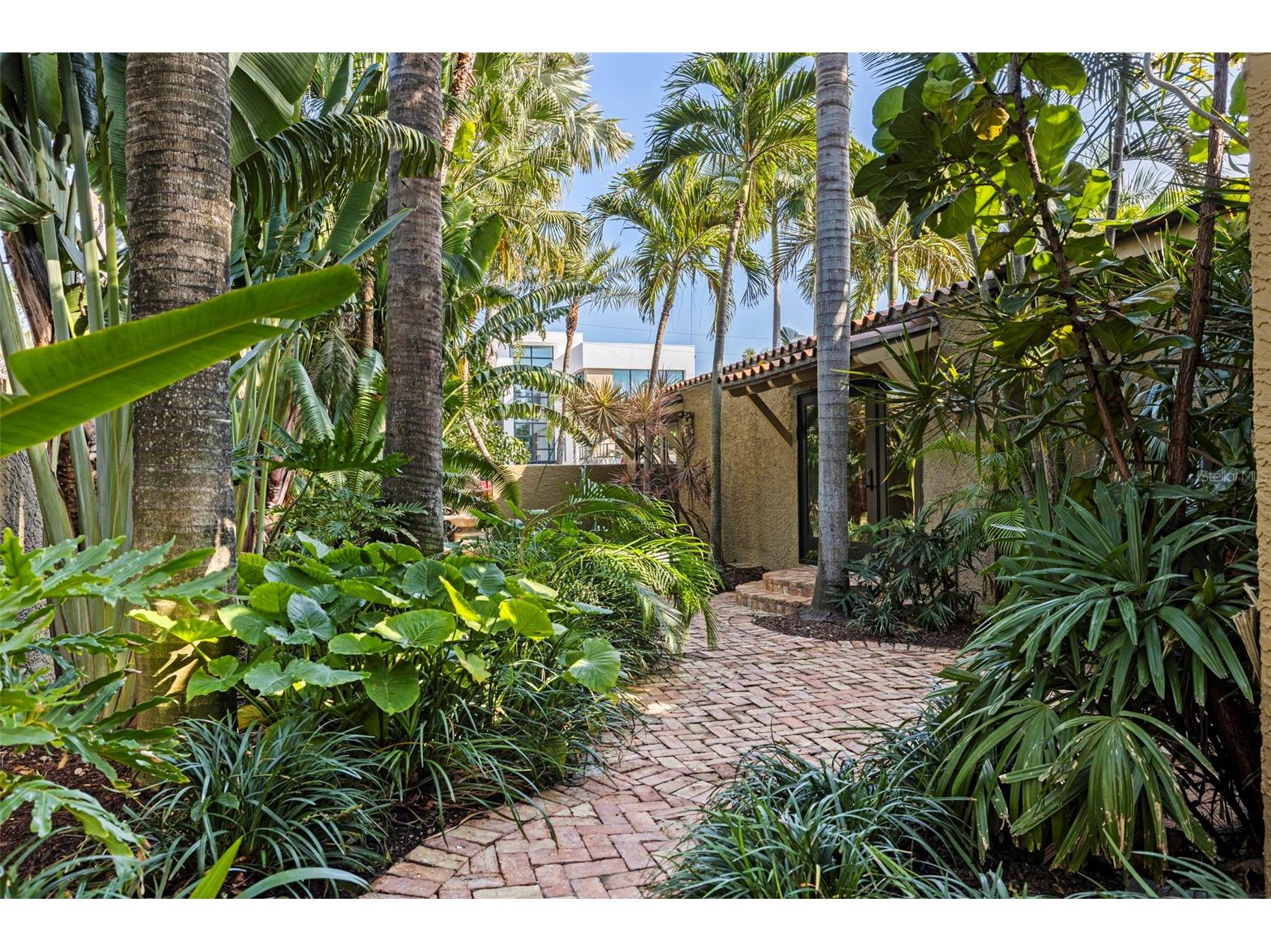 808 Brightwaters Boulevard NE Saint Petersburg FL 33704 TB8452744 image32