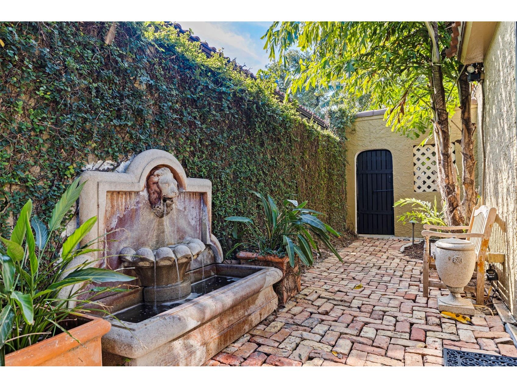 808 Brightwaters Boulevard NE Saint Petersburg FL 33704 TB8452744 image36