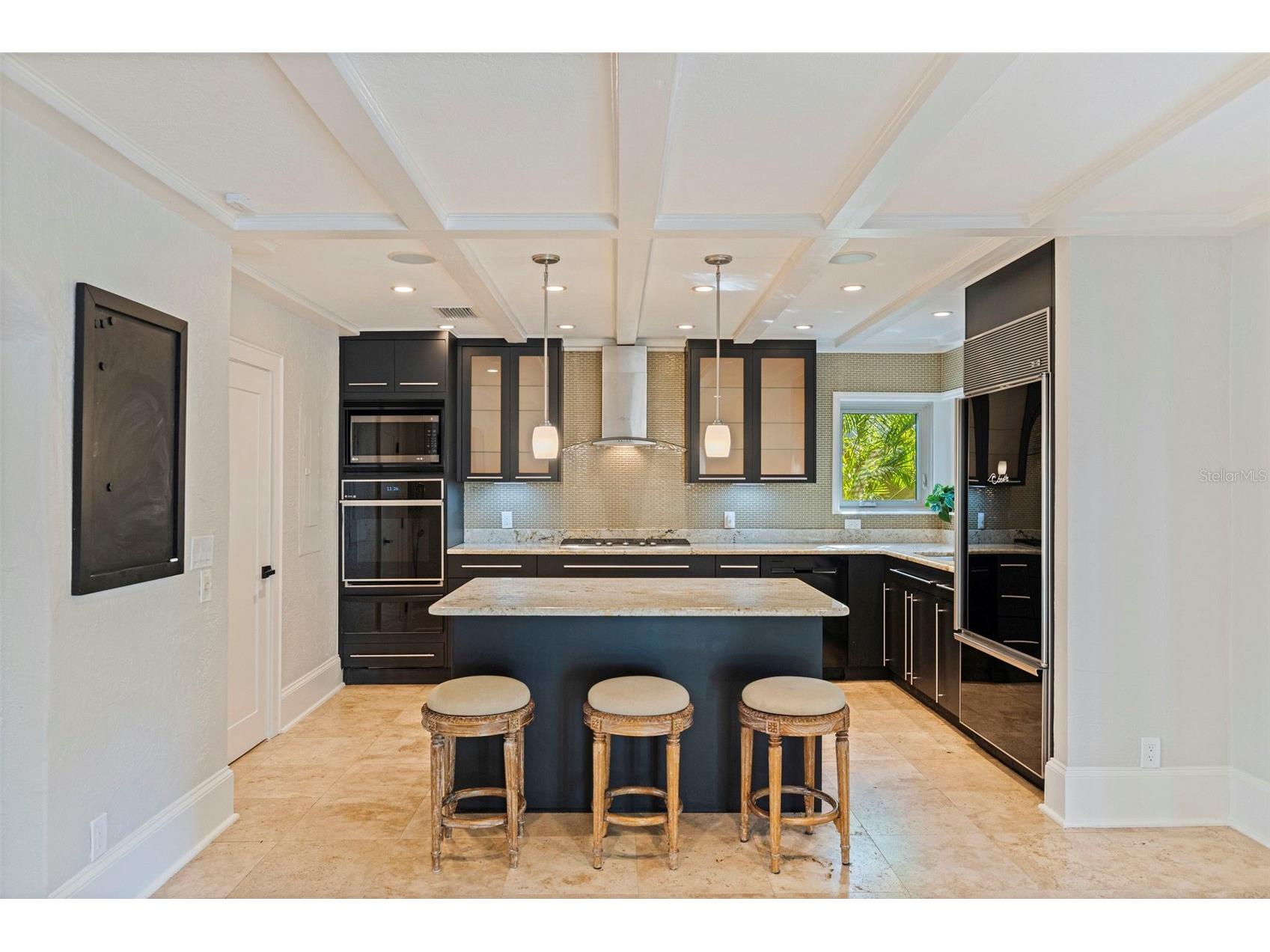 808 Brightwaters Boulevard NE Saint Petersburg FL 33704 TB8452744 image4