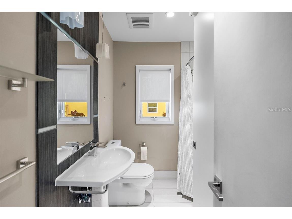 808 Monterey Boulevard NE Saint Petersburg FL 33704 TB8325182 image27