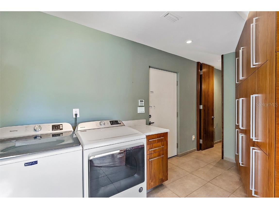 808 Monterey Boulevard NE Saint Petersburg FL 33704 TB8325182 image30