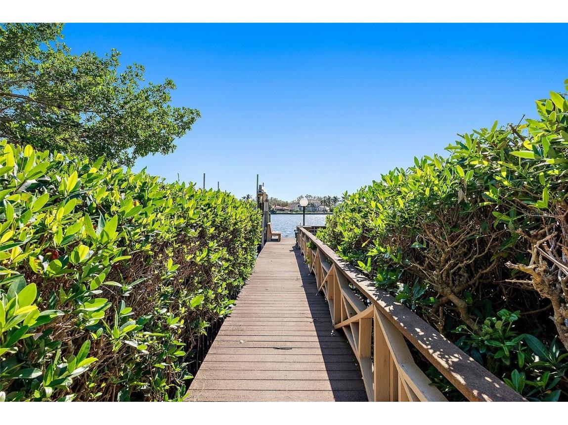 808 Monterey Boulevard NE Saint Petersburg FL 33704 TB8325182 image5