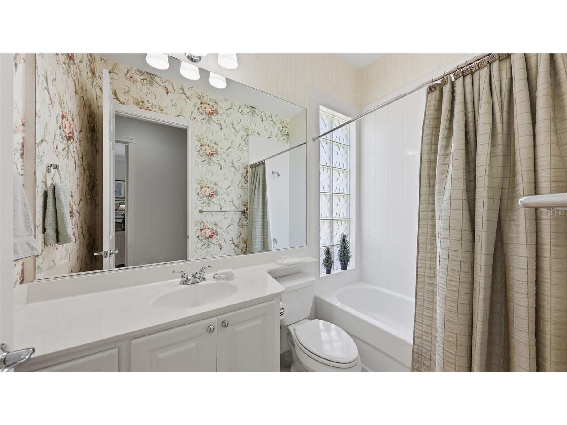 8080 Cardena Lane Sarasota FL 34238 A4691250 image34