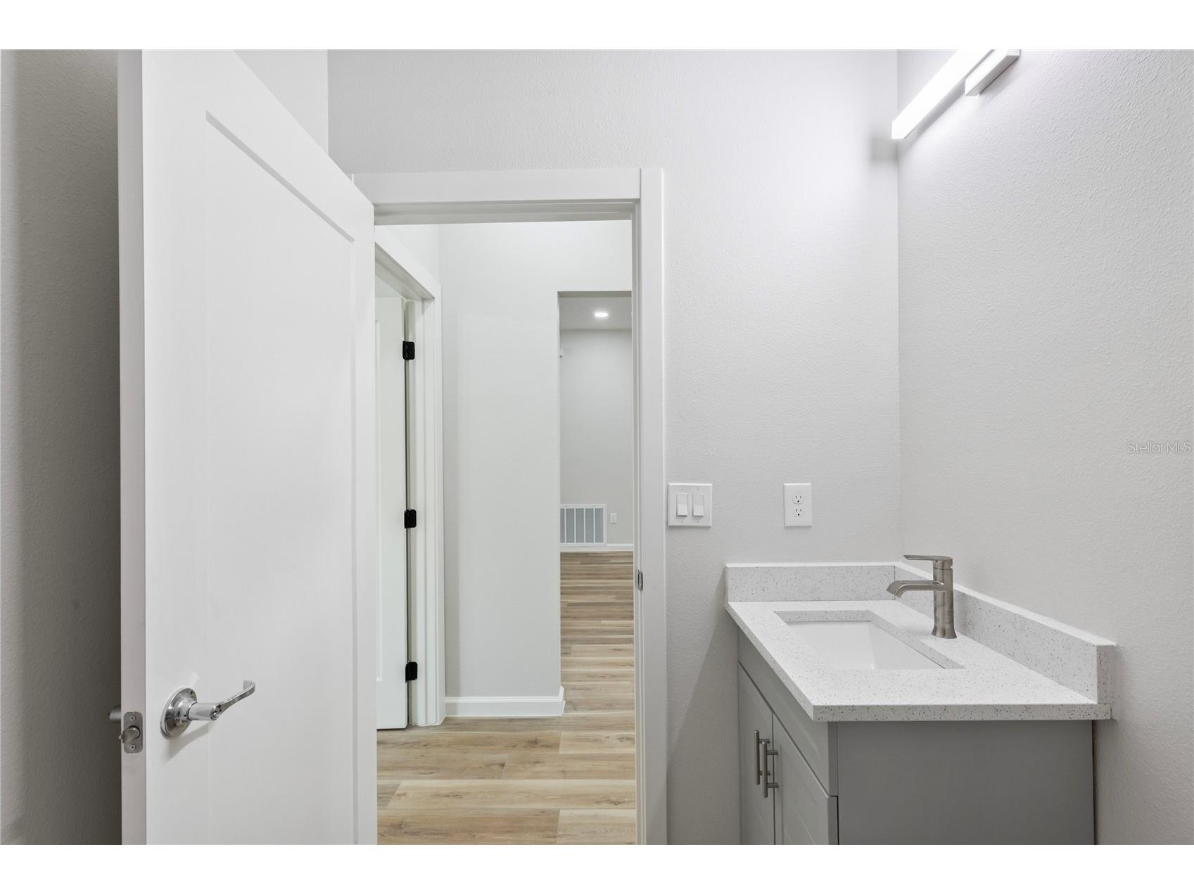 809 E 131st Ave Tampa FL 33612 TB8494805 image25