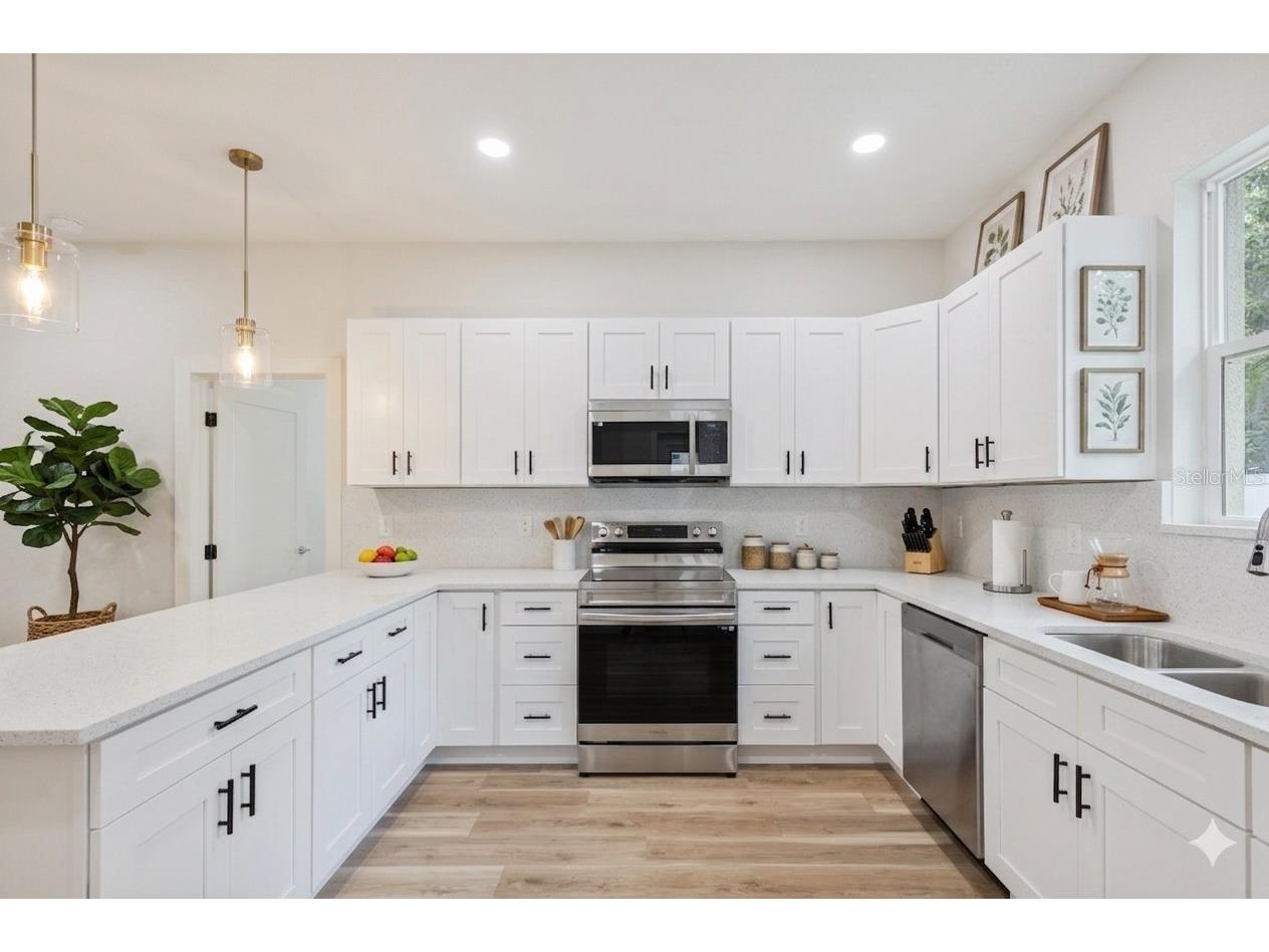 809 E 131st Ave Tampa FL 33612 TB8494805 image7