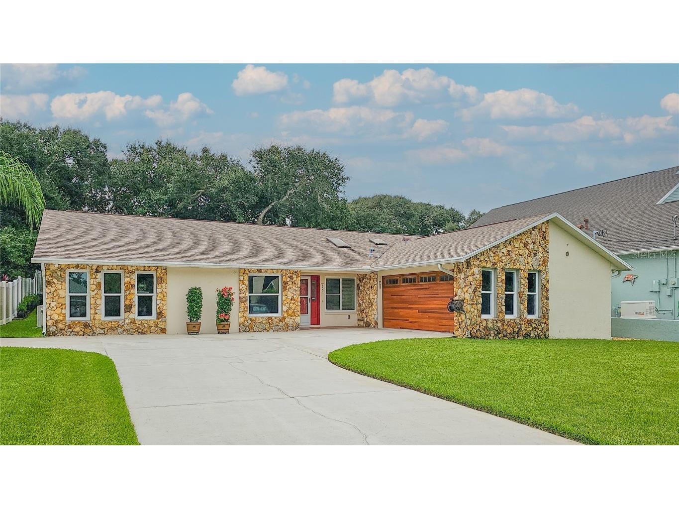 809 E 19th Avenue New Smyrna Beach FL 32169 O6241248 image1