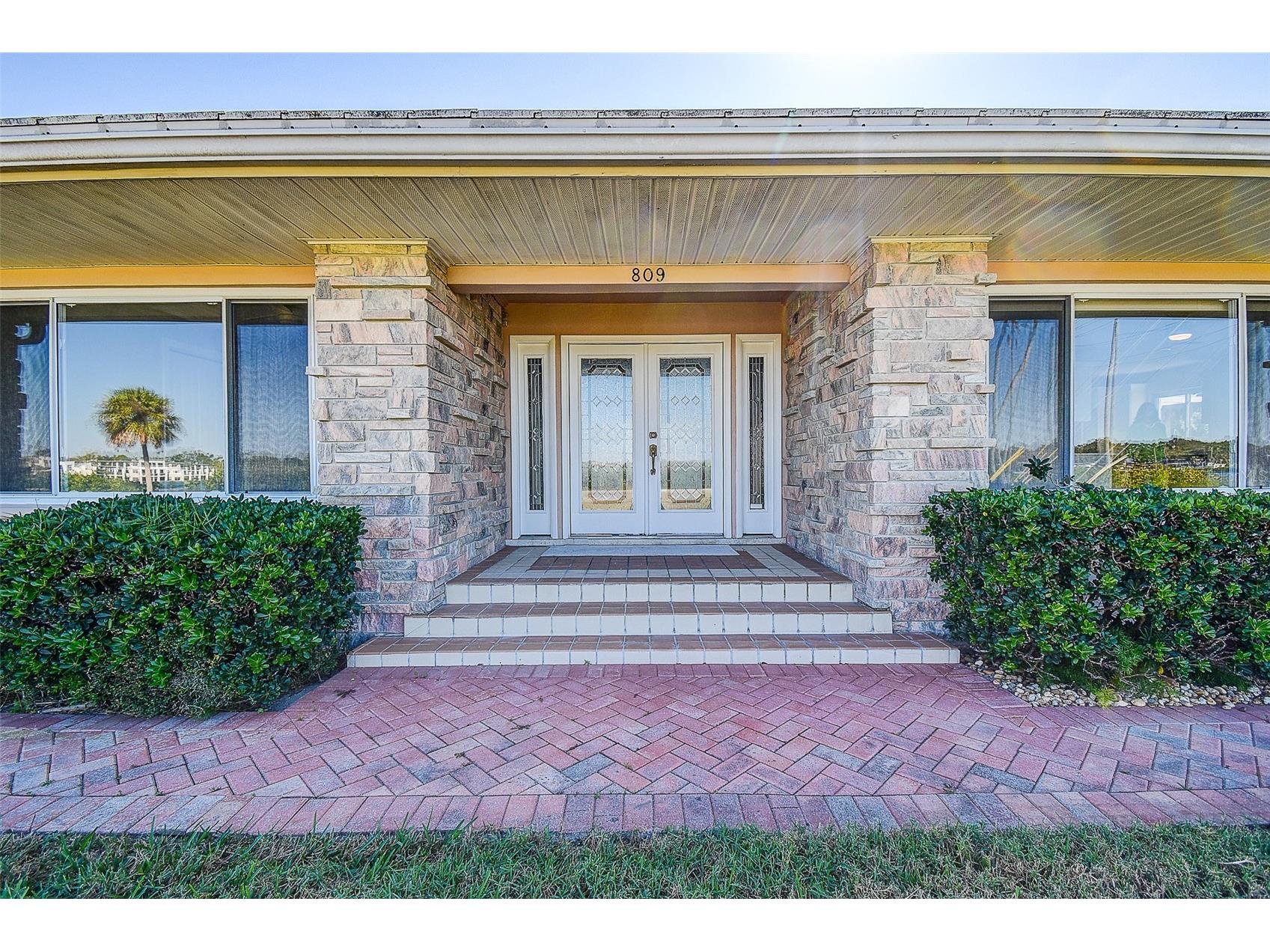 809 Whitcomb Boulevard Tarpon Springs FL 34689 W7880924 image1