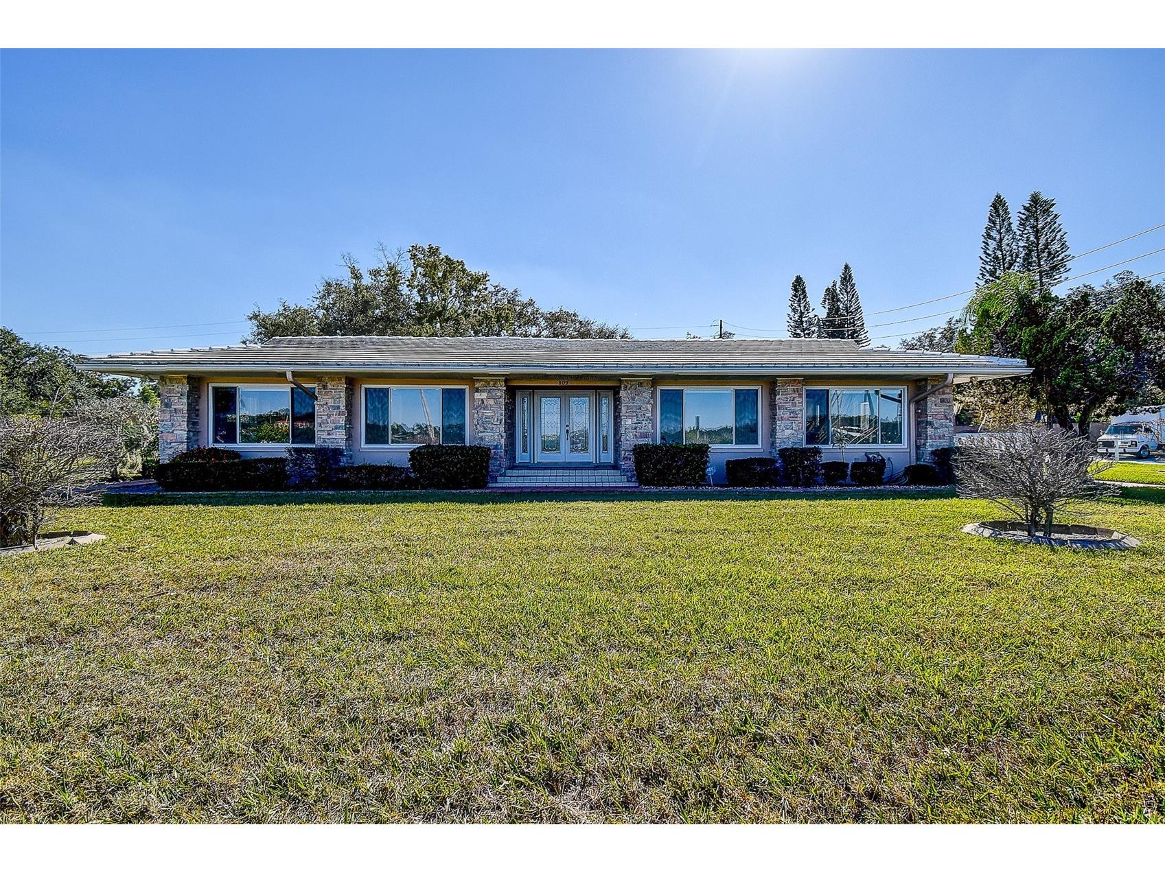 809 Whitcomb Boulevard Tarpon Springs FL 34689 W7880924 image2