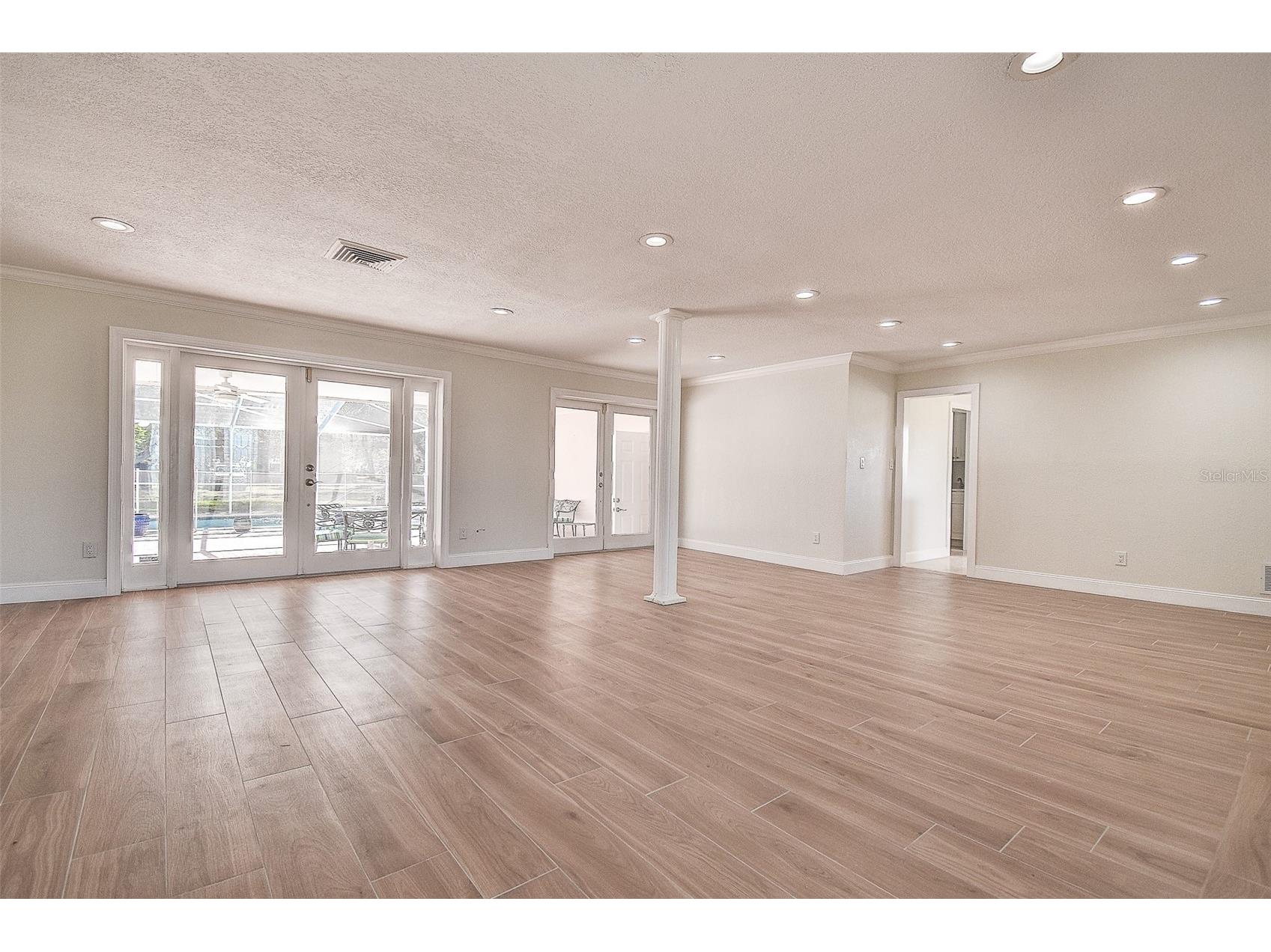 809 Whitcomb Boulevard Tarpon Springs FL 34689 W7880924 image4