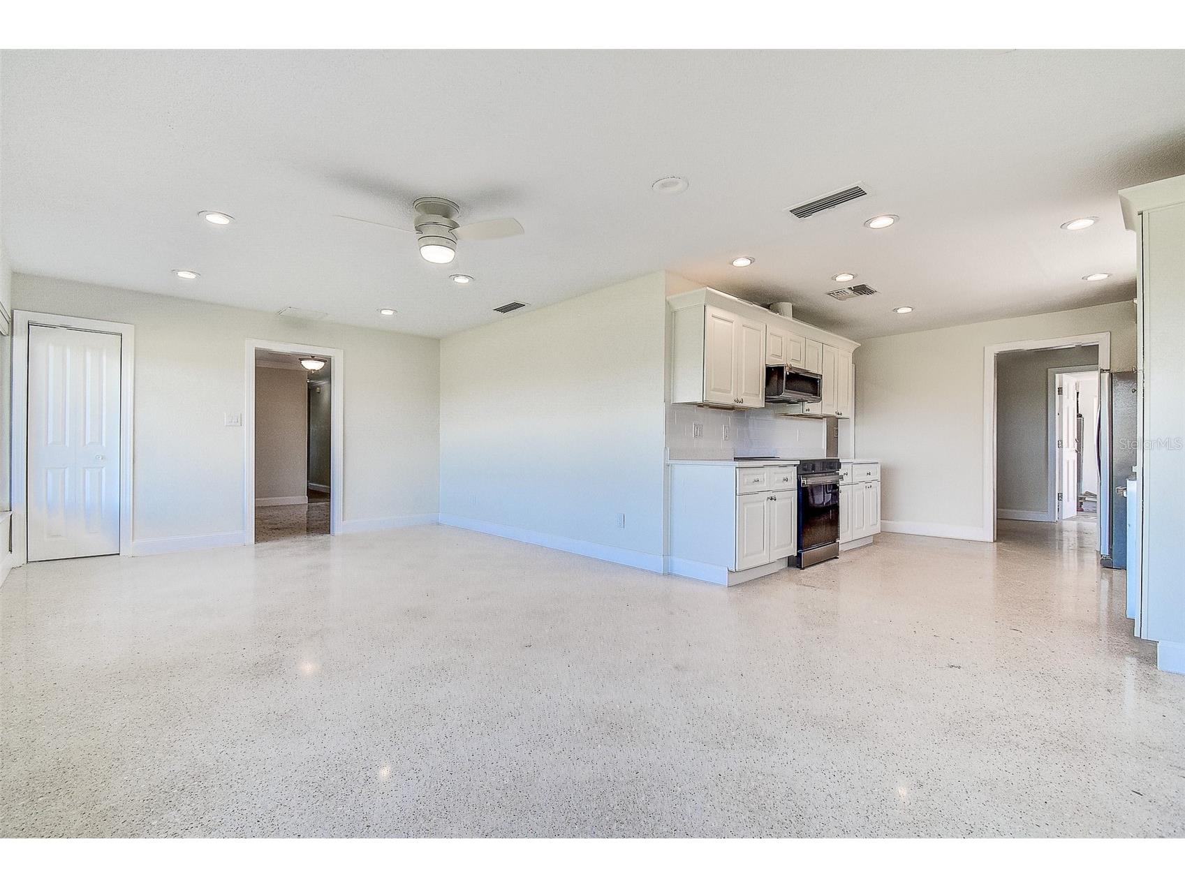 809 Whitcomb Boulevard Tarpon Springs FL 34689 W7880924 image9