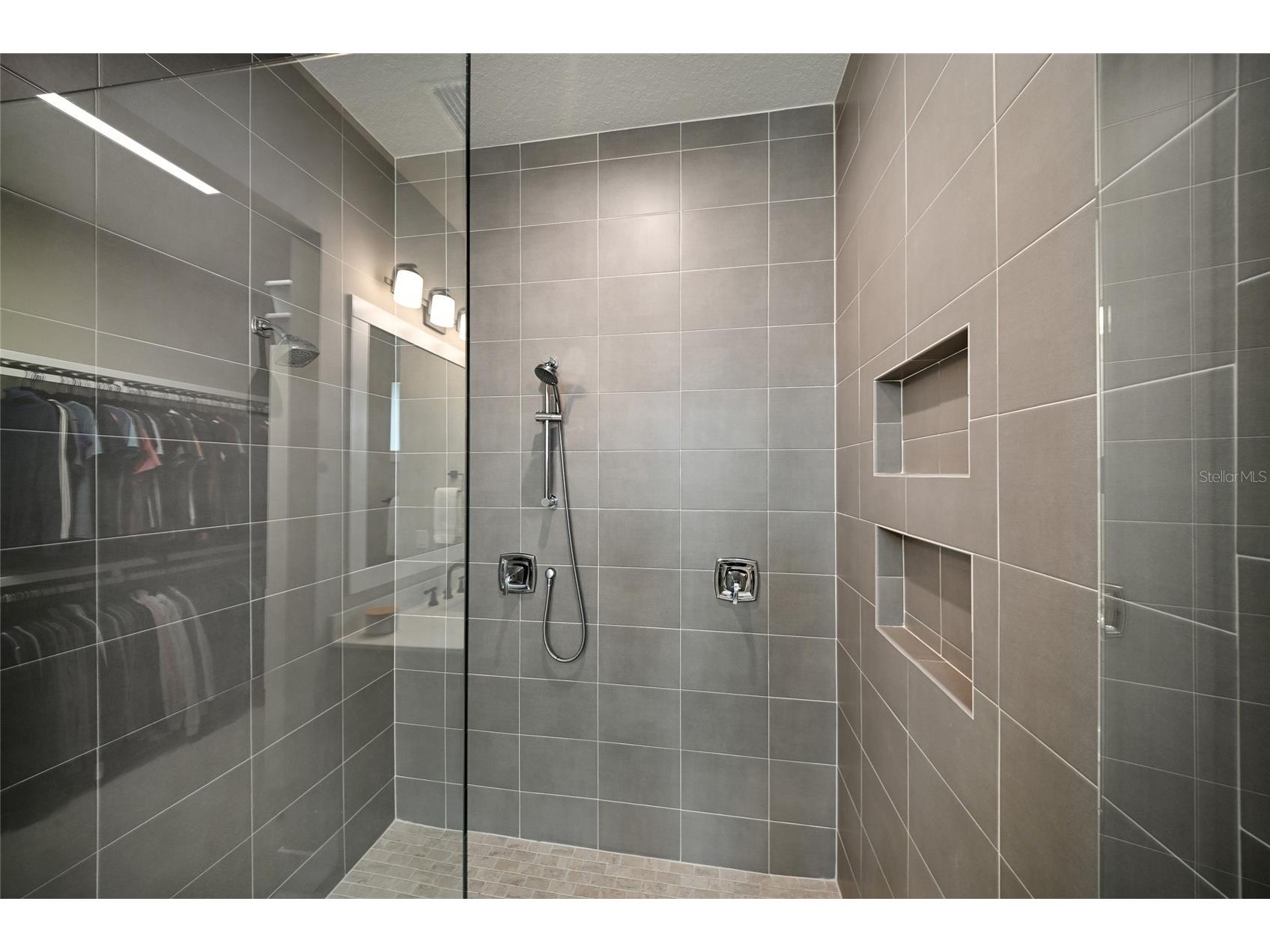 8092 Grande Shores Drive Sarasota FL 34240 A4693313 image22