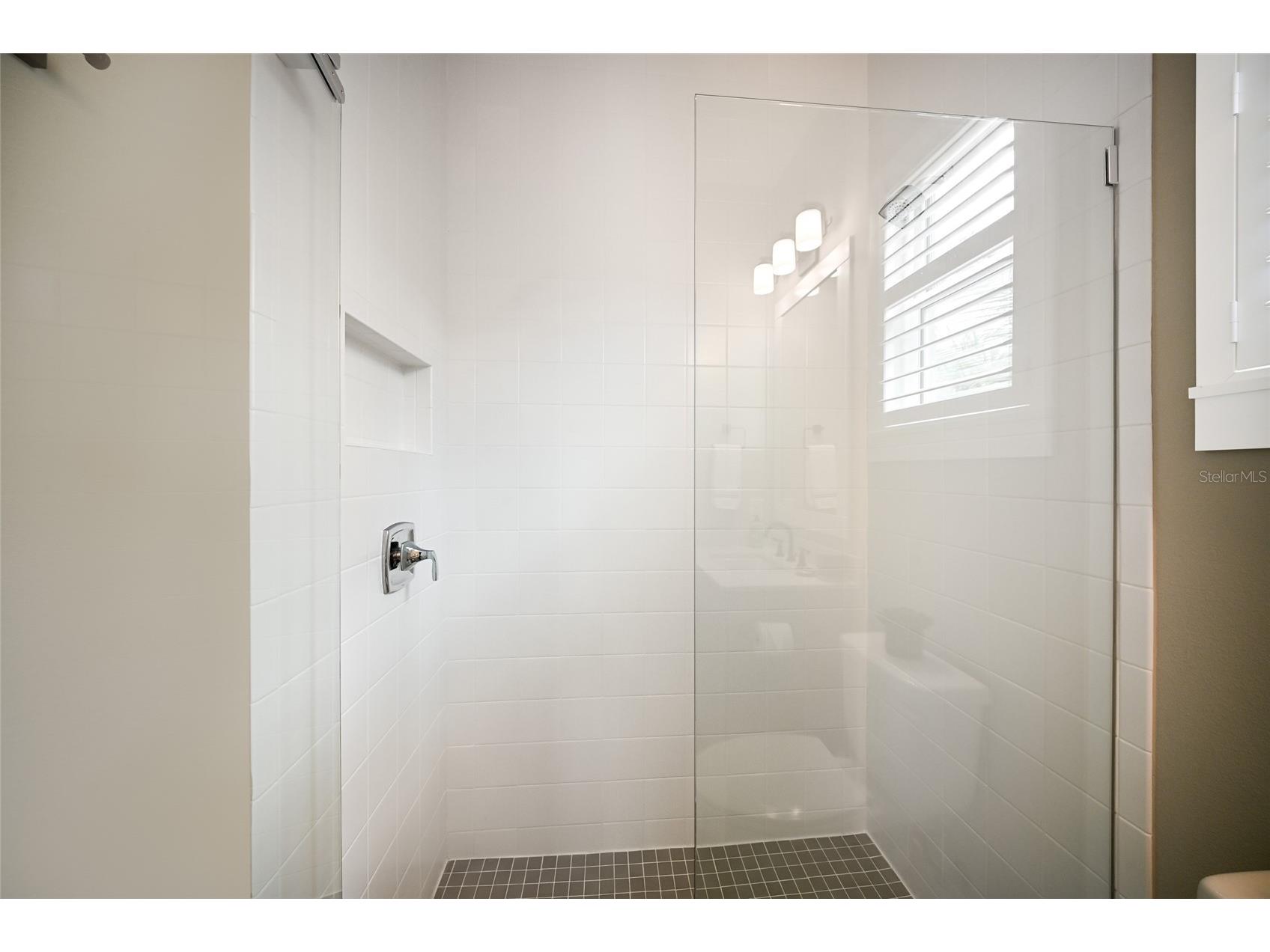 8092 Grande Shores Drive Sarasota FL 34240 A4693313 image32