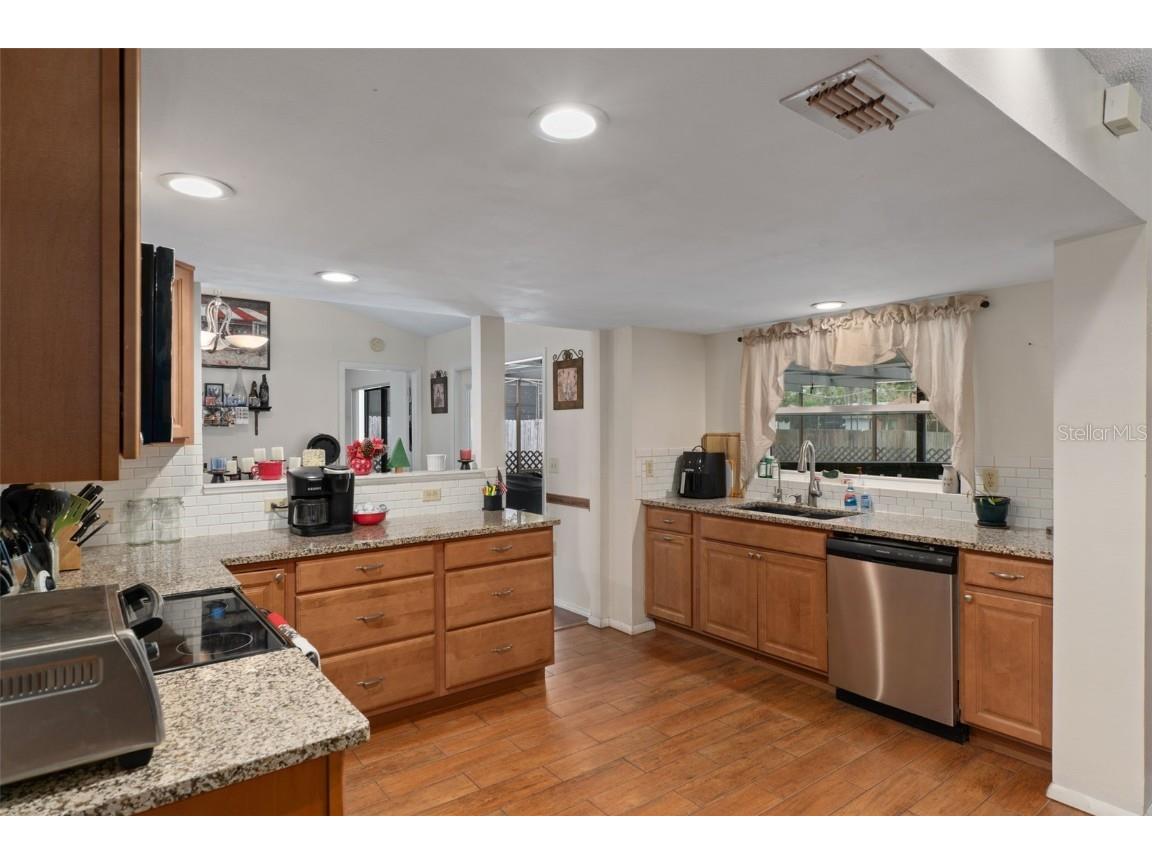 8095 Philatelic Drive Spring Hill FL 34606 OM714658 image15