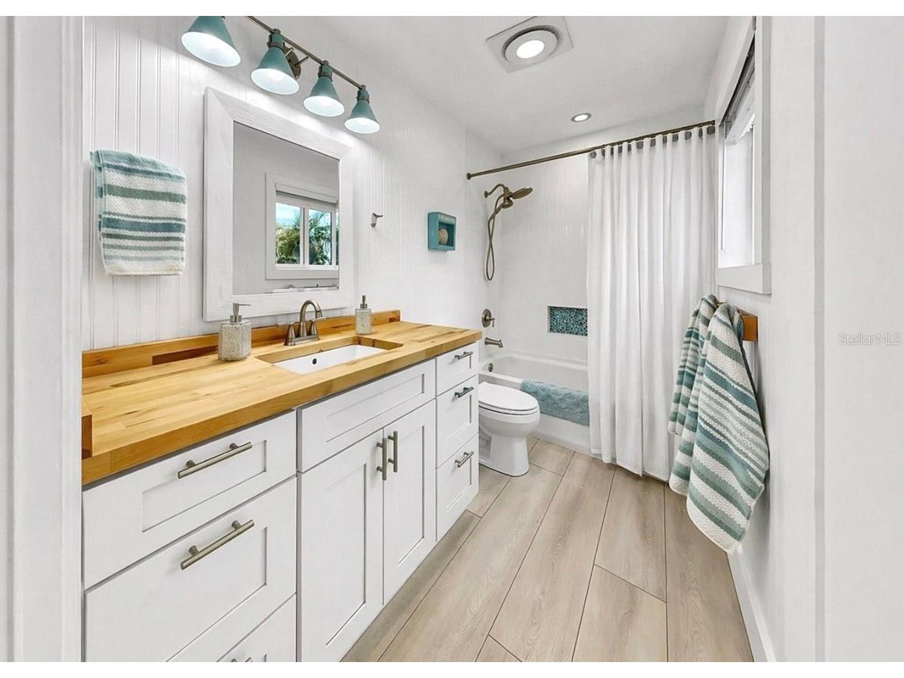 8096 Glenbrooke Lane Sarasota FL 34243 A4690084 image22