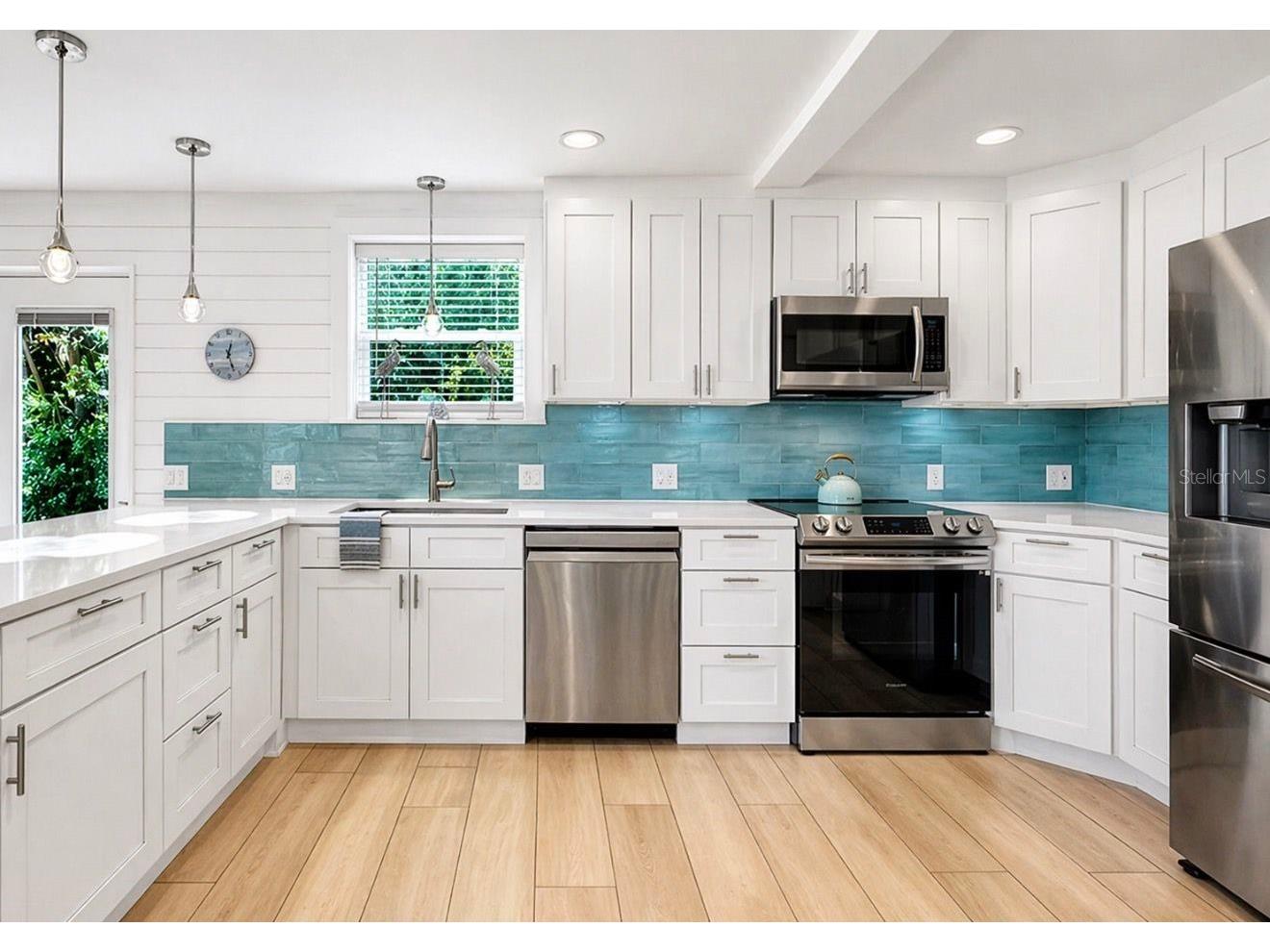 8096 Glenbrooke Lane Sarasota FL 34243 A4690084 image4