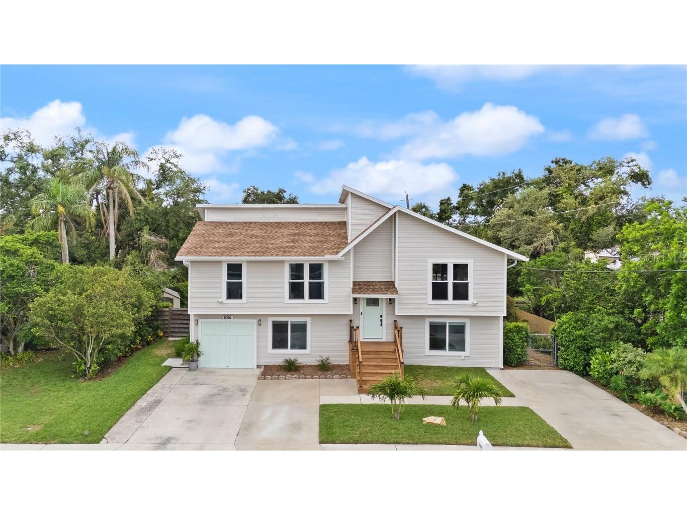 8096 Glenbrooke Lane Sarasota FL 34243 TB8390536 image2