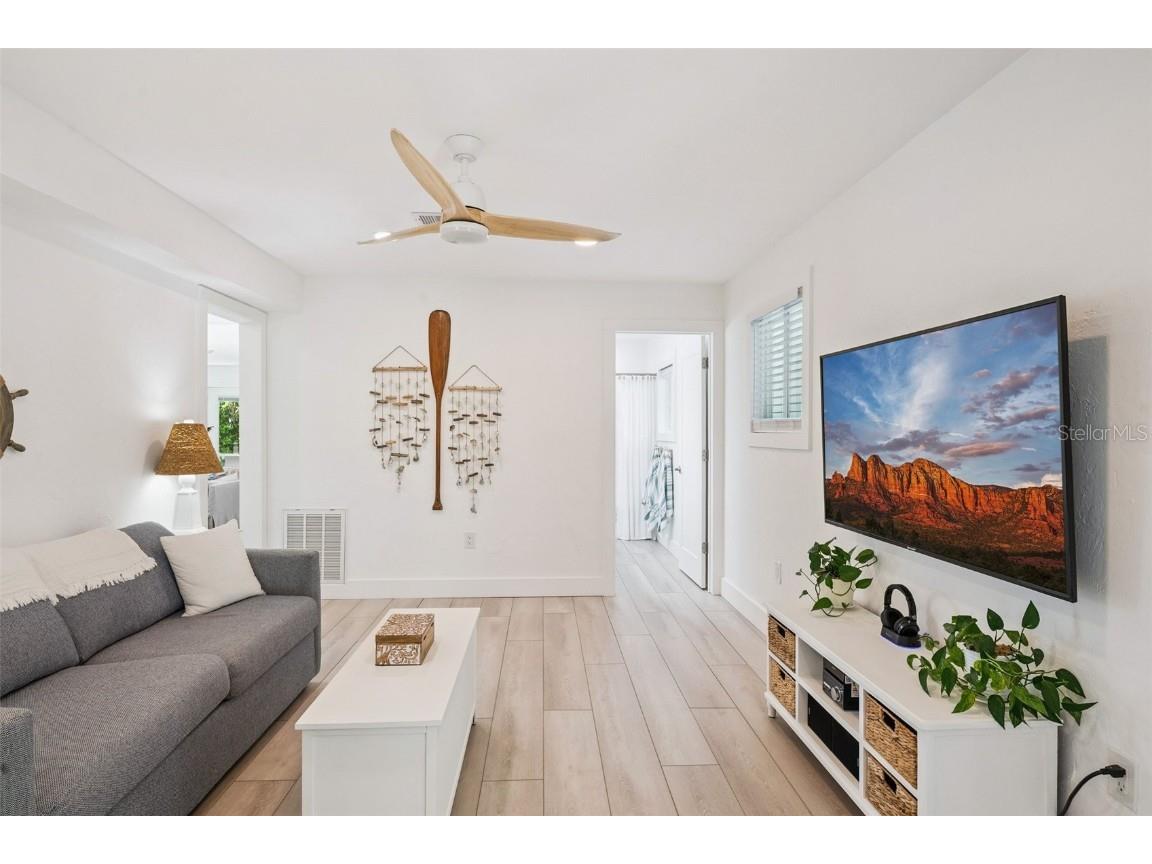 8096 Glenbrooke Lane Sarasota FL 34243 TB8390536 image21