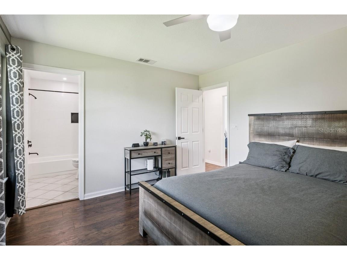 8096 Glenbrooke Lane Sarasota FL 34243 TB8390536 image35