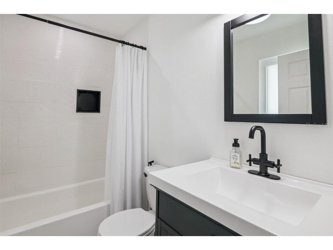 8096 Glenbrooke Lane Sarasota FL 34243 TB8390536 image36