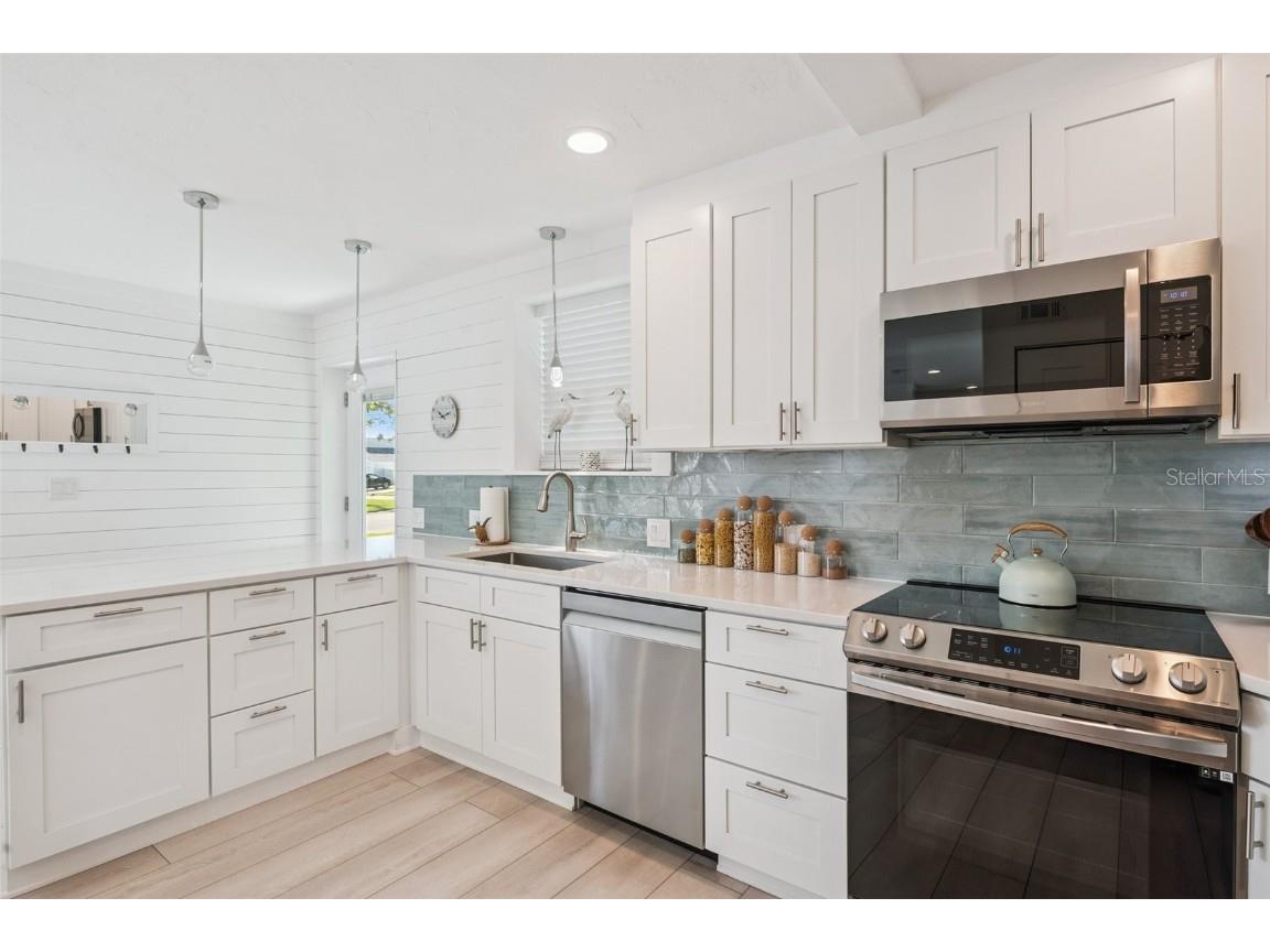 8096 Glenbrooke Lane Sarasota FL 34243 TB8390536 image6