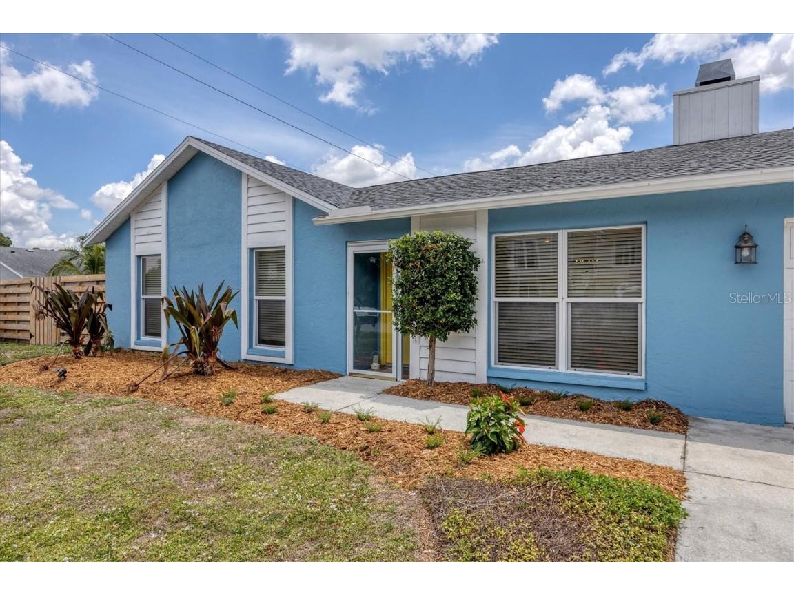 8097 Glenbrooke Lane Sarasota FL 34243 A4571745 image1