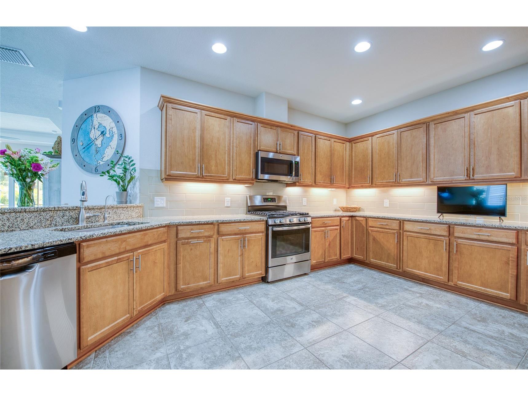 8099 Pine Crest Street Seminole FL 33777 TB8507923 image8