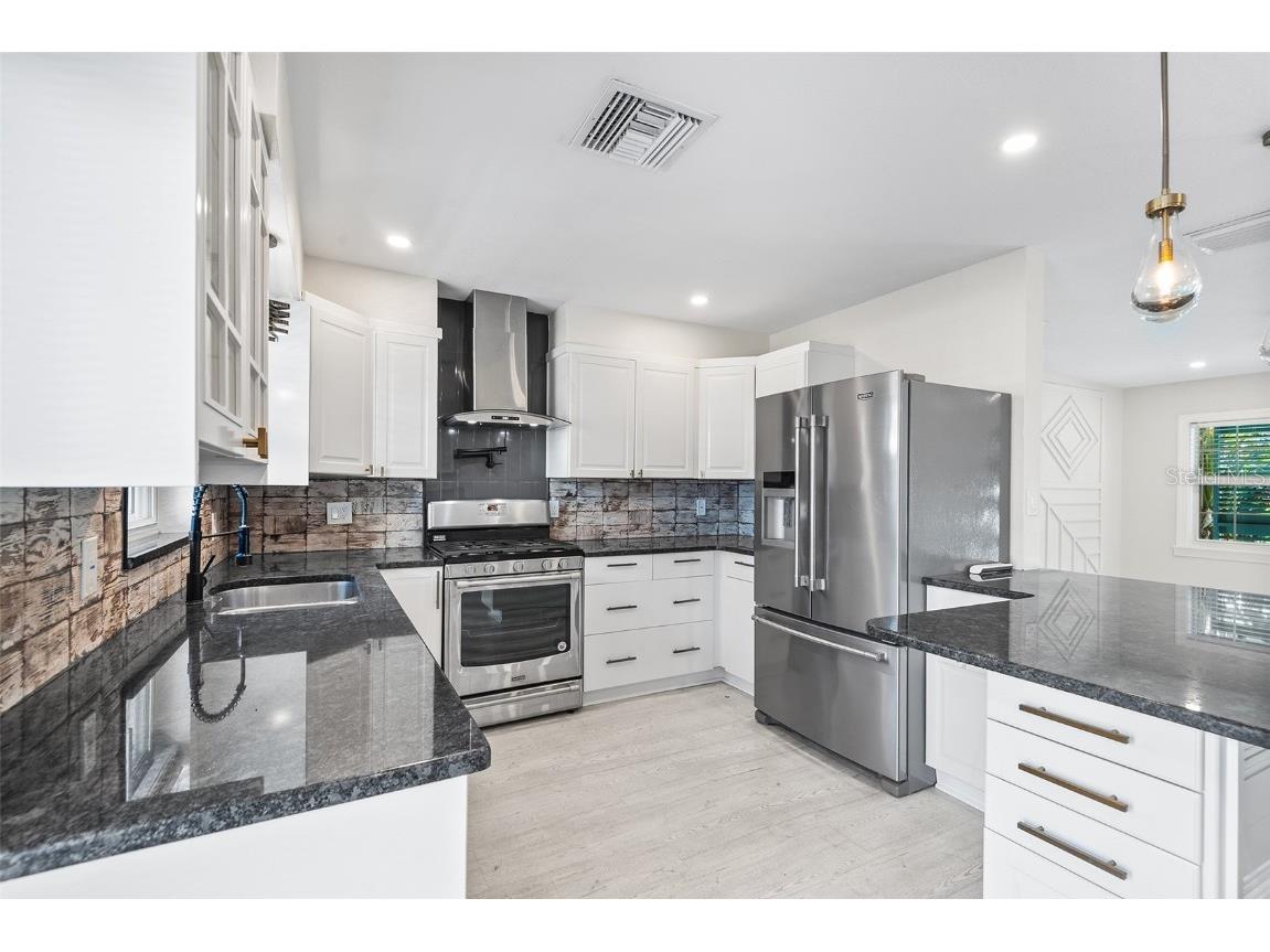 810 22nd Street N Saint Petersburg FL 33713 TB8440460 image9