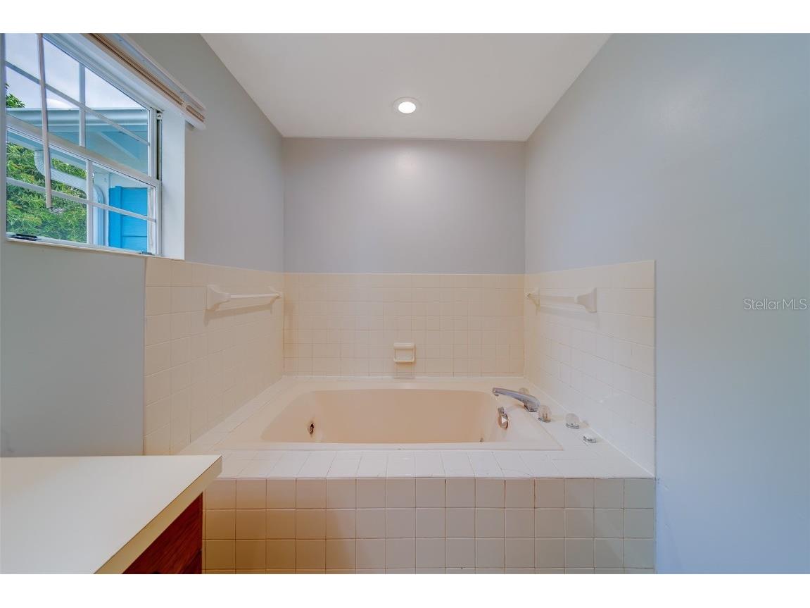 810 2nd Avenue NW Largo FL 33770 TB8444782 image32