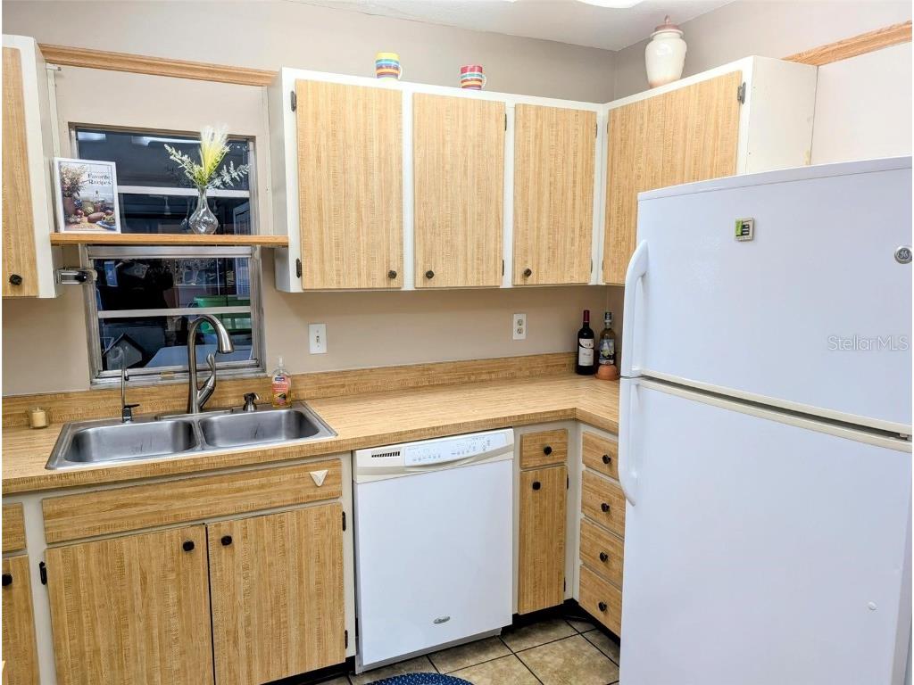 810 Bluewater Drive Sun City Center FL 33573 - SHIMMERING LAKE TB8382041 image10