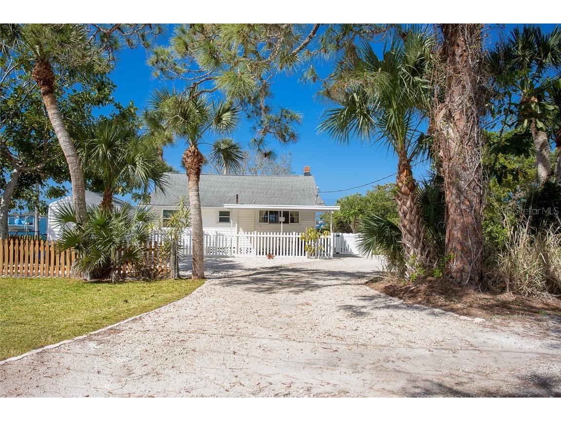 810 Knights Lane Englewood FL 34223 - LEMON BAY D6124189 image1