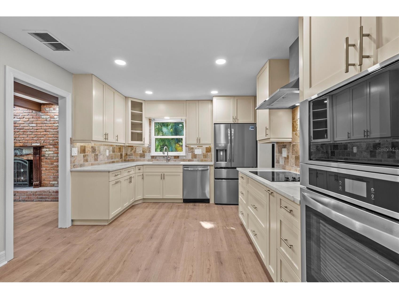 810 S West Shore Boulevard Tampa FL 33609 TB8462736 image15
