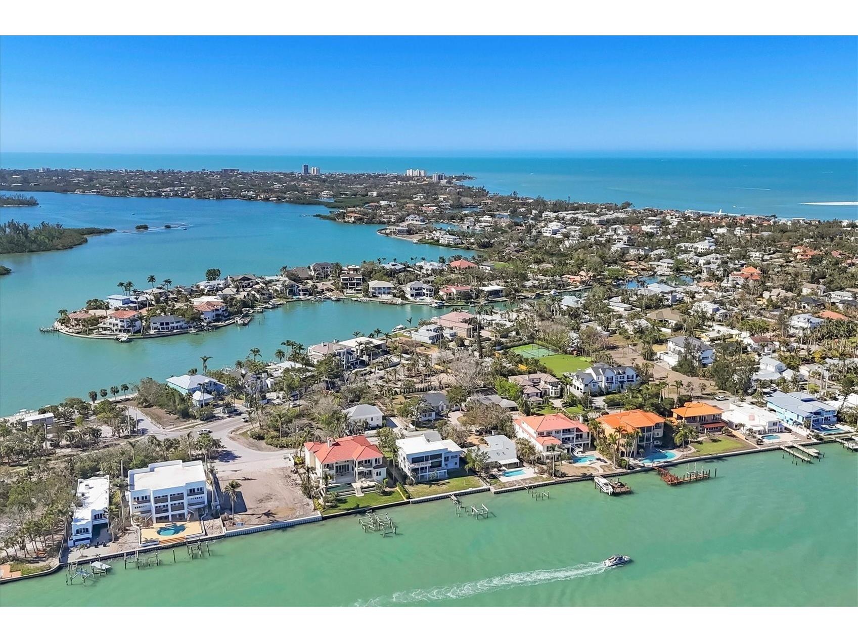 810 Siesta Drive Sarasota FL 34242 A4667093 image1