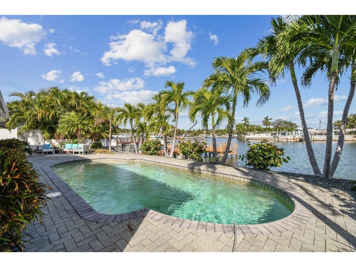 8100 Causeway Boulevard S Saint Petersburg FL 33707 U8227994 image1