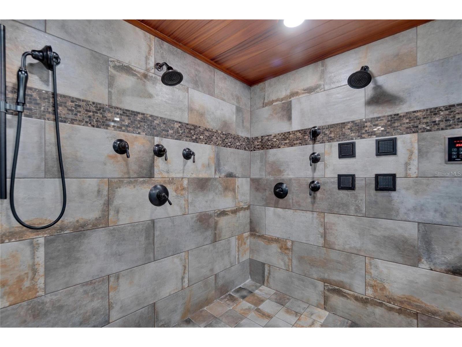 8105 Brower Drive Bradenton FL 34211 TB8494249 image17