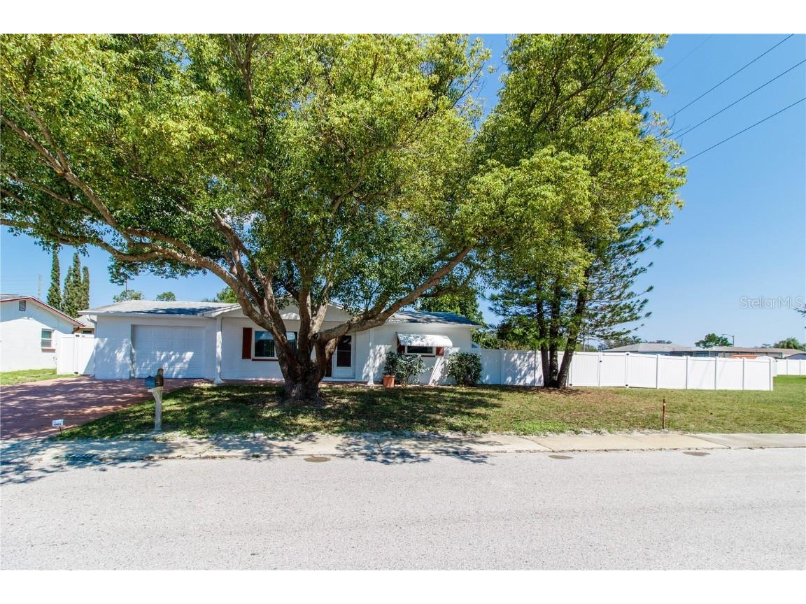 8105 Winthrop Drive Port Richey FL 34668 W7879118 image1