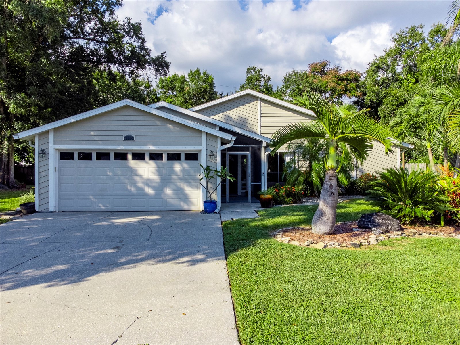 8108 Glenbrooke Place Sarasota FL 34243 TB8461173 image1