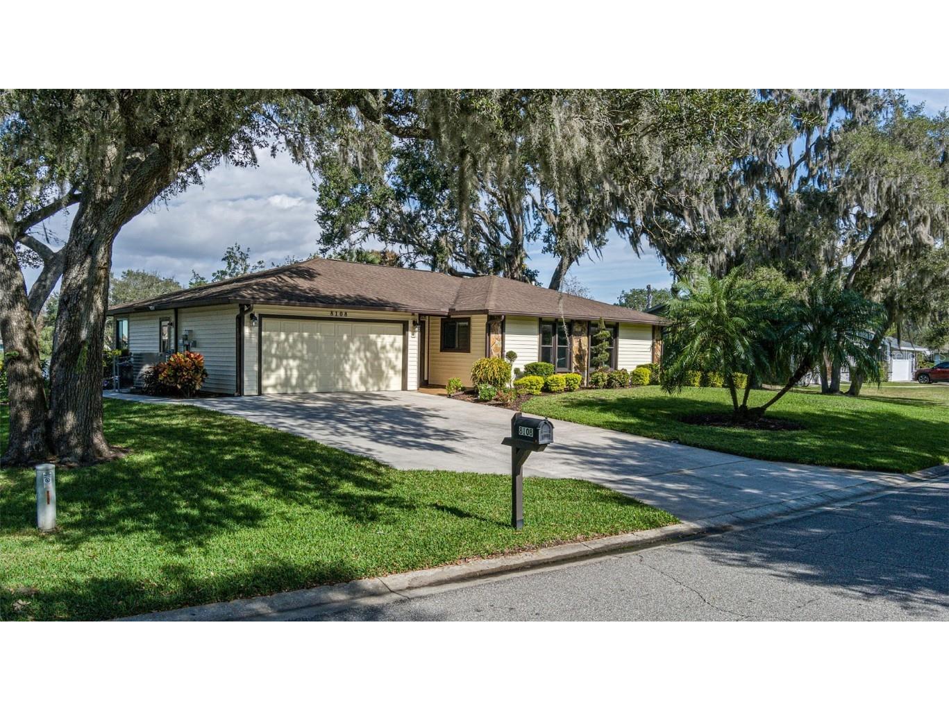 8108 Lake Drive Palmetto FL 34221 A4593832 image1