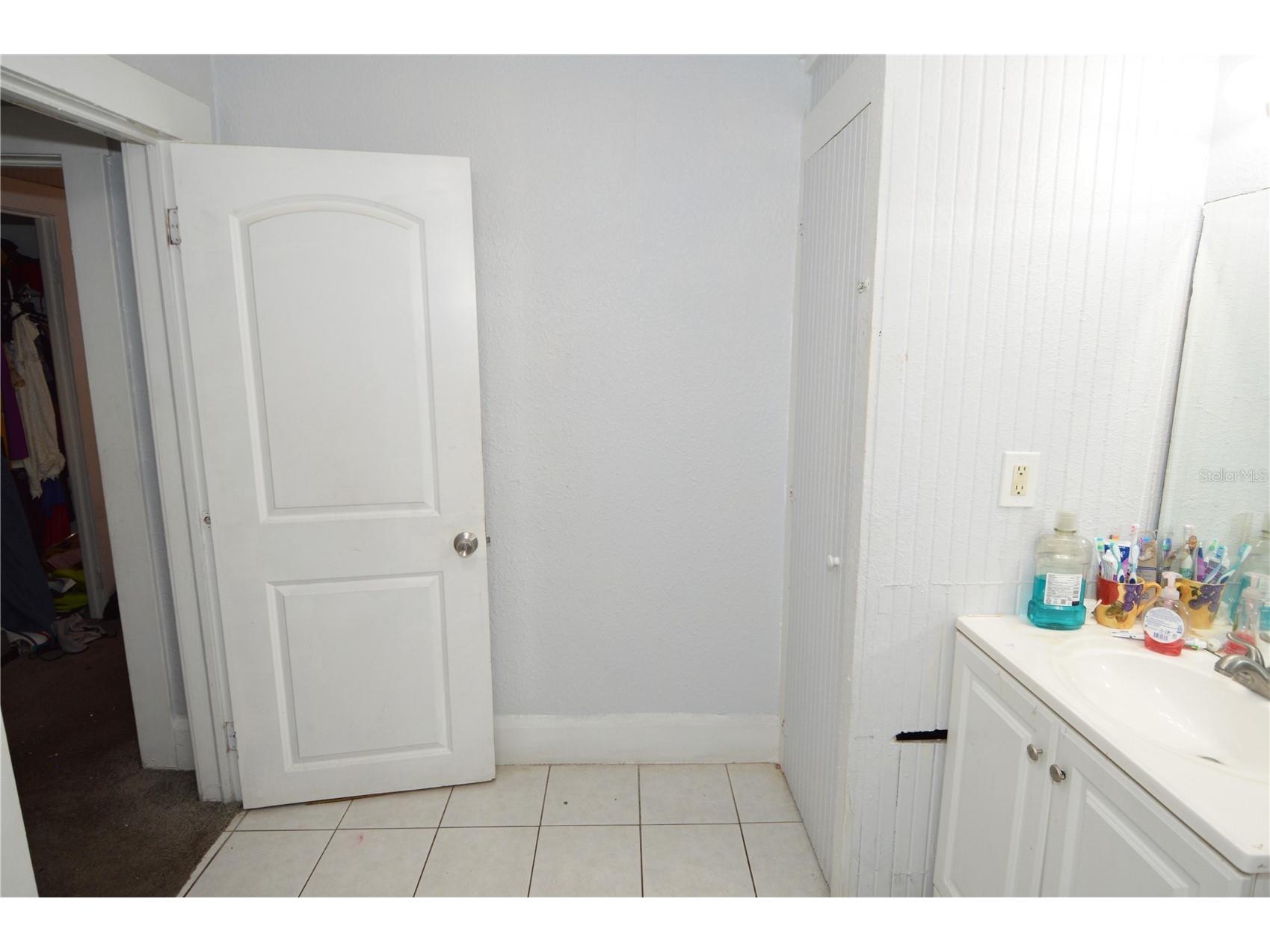 811 18th Avenue S Saint Petersburg FL 33705 TB8493787 image50