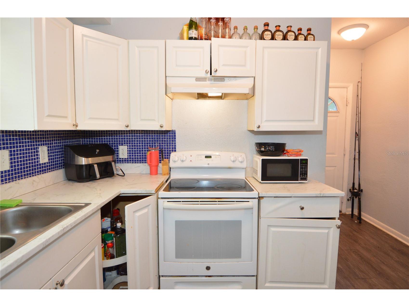 811 18th Avenue S Saint Petersburg FL 33705 TB8493787 image9