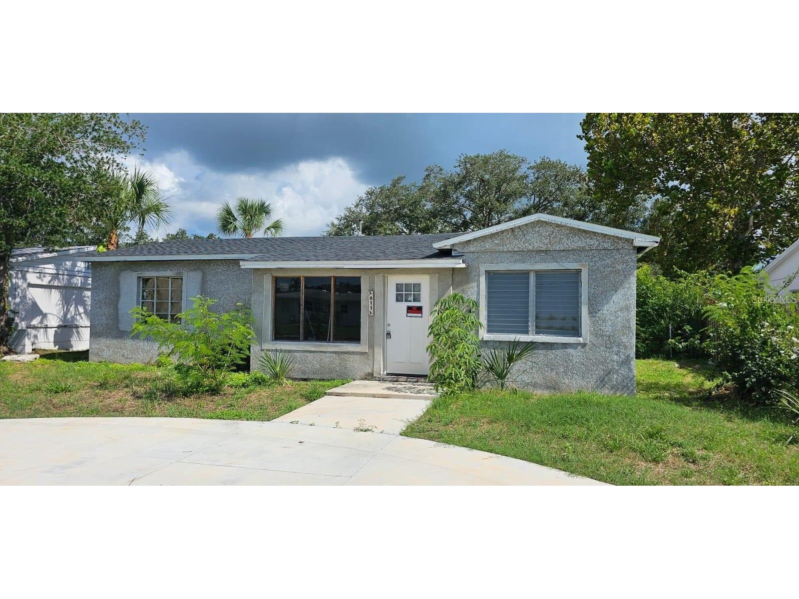 811 40th Avenue NE Saint Petersburg FL 33703 OM715118 image1